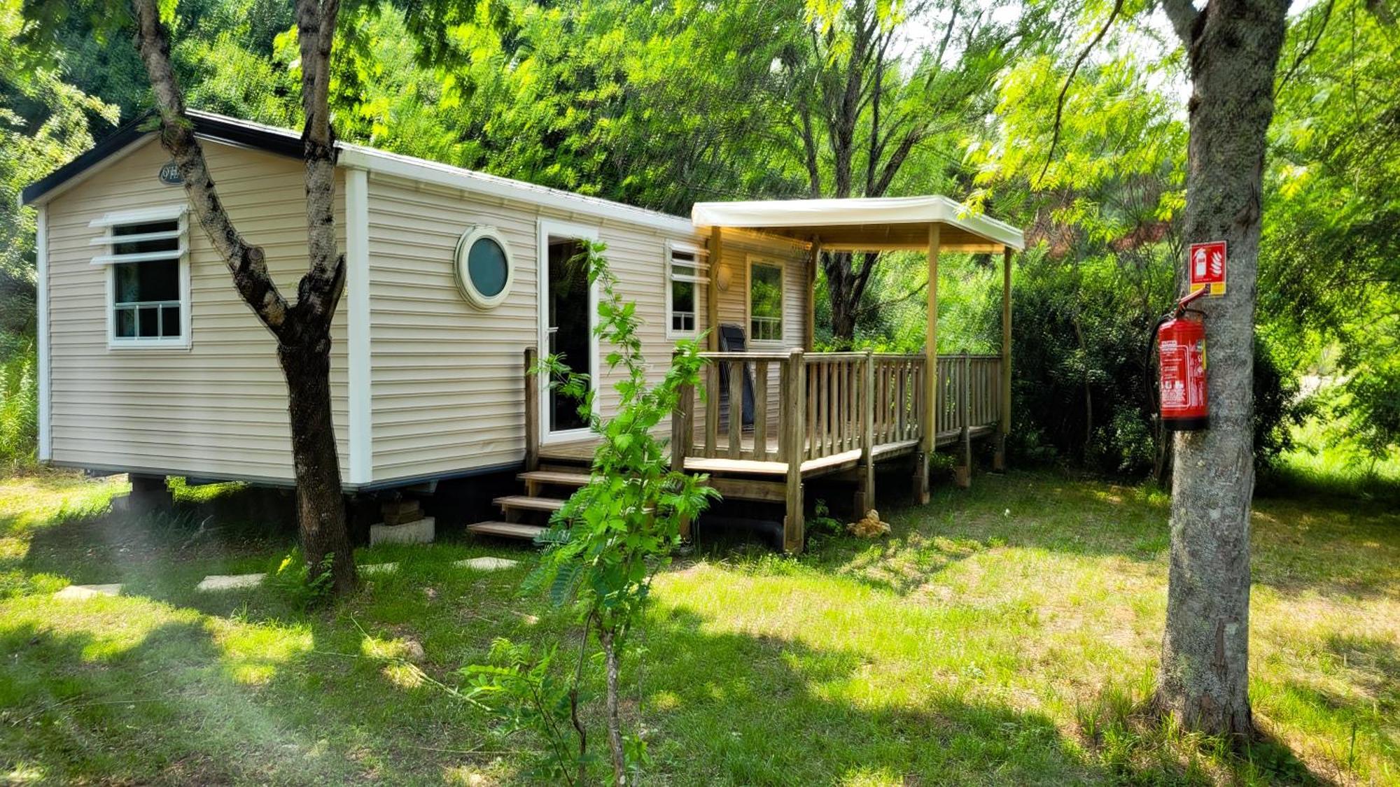 Camping Les Terrasses De Dordogne Rouffignac Saint-Cernin Екстер'єр фото